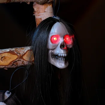 2023 Подвесной череп Призрачный Череп с длинными волосами Украшение на Хэллоуин Светящиеся глаза Реквизит ужасов для домашнего украшения на Хэллоуин