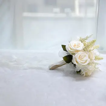 Долговечные искусственные розы, реалистичный Свадебный букет из искусственных роз многоразового использования с бантом из ленты и зелеными листьями, элегантный