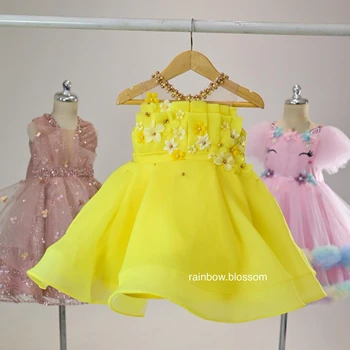 Роскошные желтые платья для маленьких девочек с аппликацией из жемчуга, платья без рукавов для дня рождения с бантом, детские платья для девочек в цветочек
